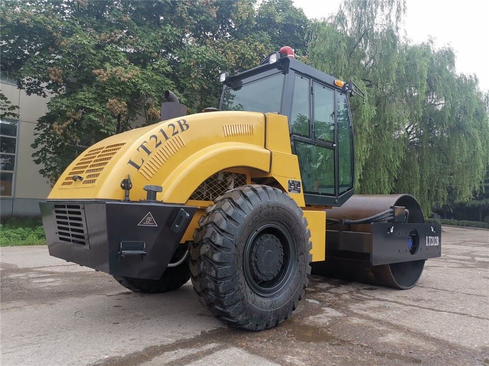 Factory Large High Quality UR207F Compactor Diesel 7T Road Roller