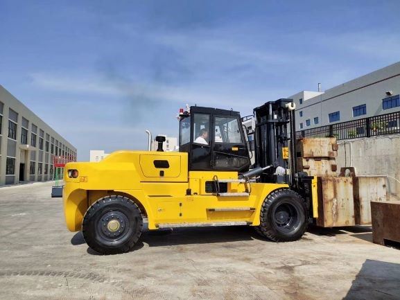 16 Ton Diesel Heavy Forklift Truck Yellow