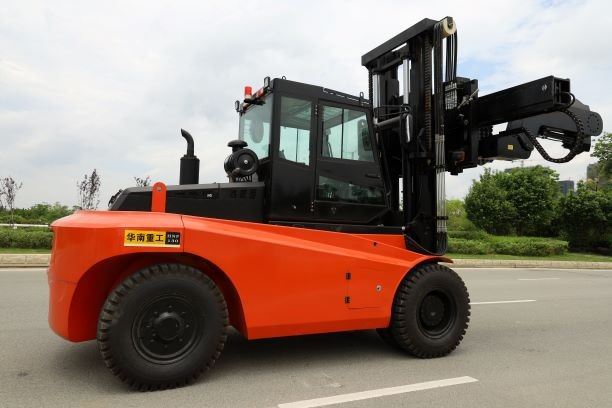 Socma 13.5 Ton Forklift Heavy Equipment Good For Marble Stone FactoryAttach Tire Clam
